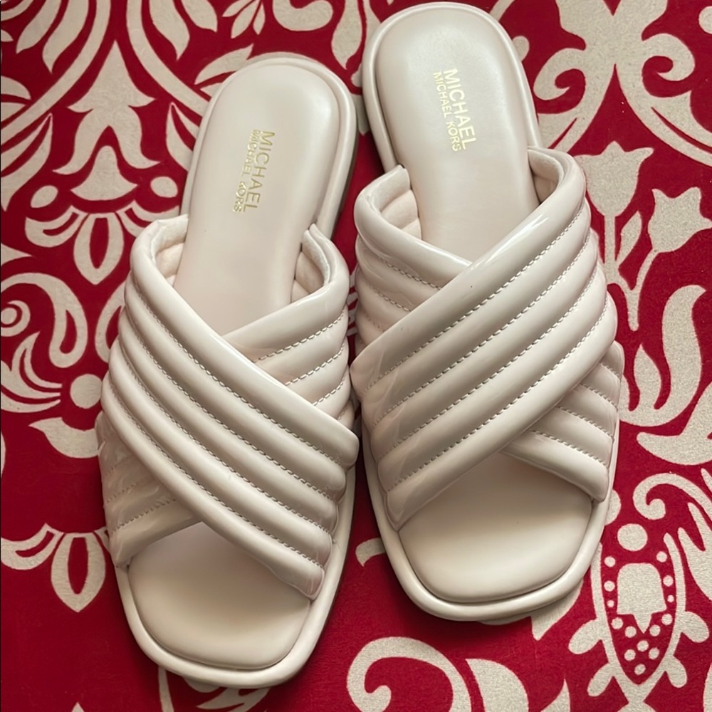 Michael Kors Women's White Slide Sandals New size 6 stunning light pink color - Picture 2 of 4
